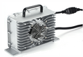 RoyPow Smart 29,2V 30A 900W IP66 LFP lityum tekne ve marin akü şarj cihazı.